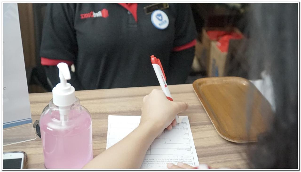 Reddoorz Plus Near Chadstone Mall Bekasi Eksteriør bilde