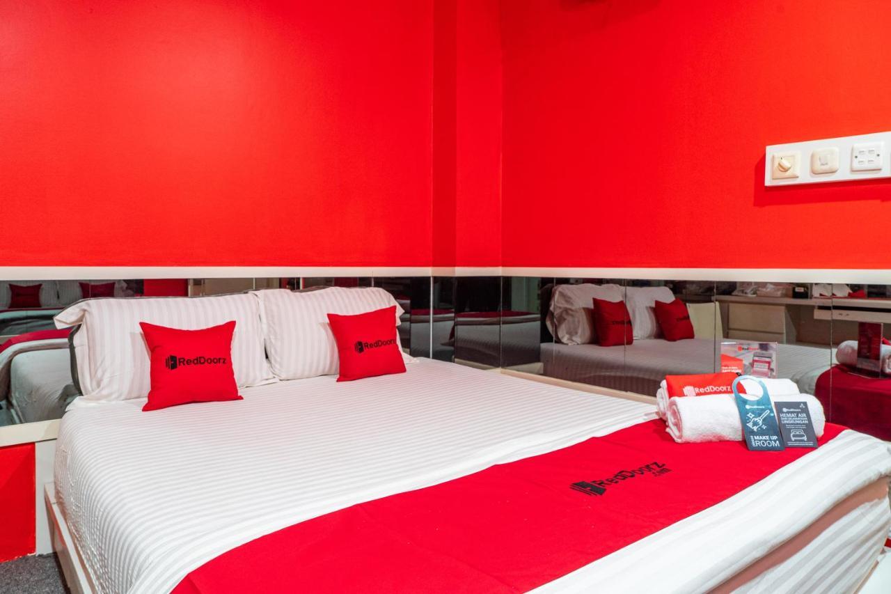 Reddoorz Plus Near Chadstone Mall Bekasi Eksteriør bilde