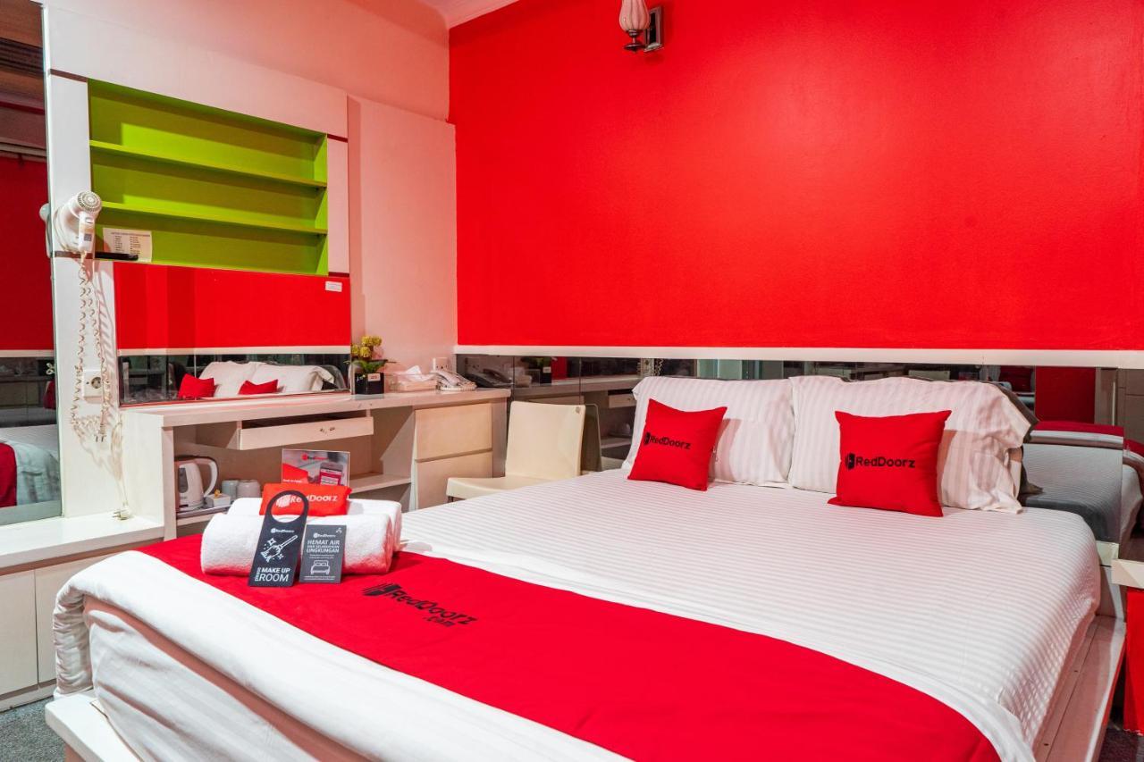 Reddoorz Plus Near Chadstone Mall Bekasi Eksteriør bilde