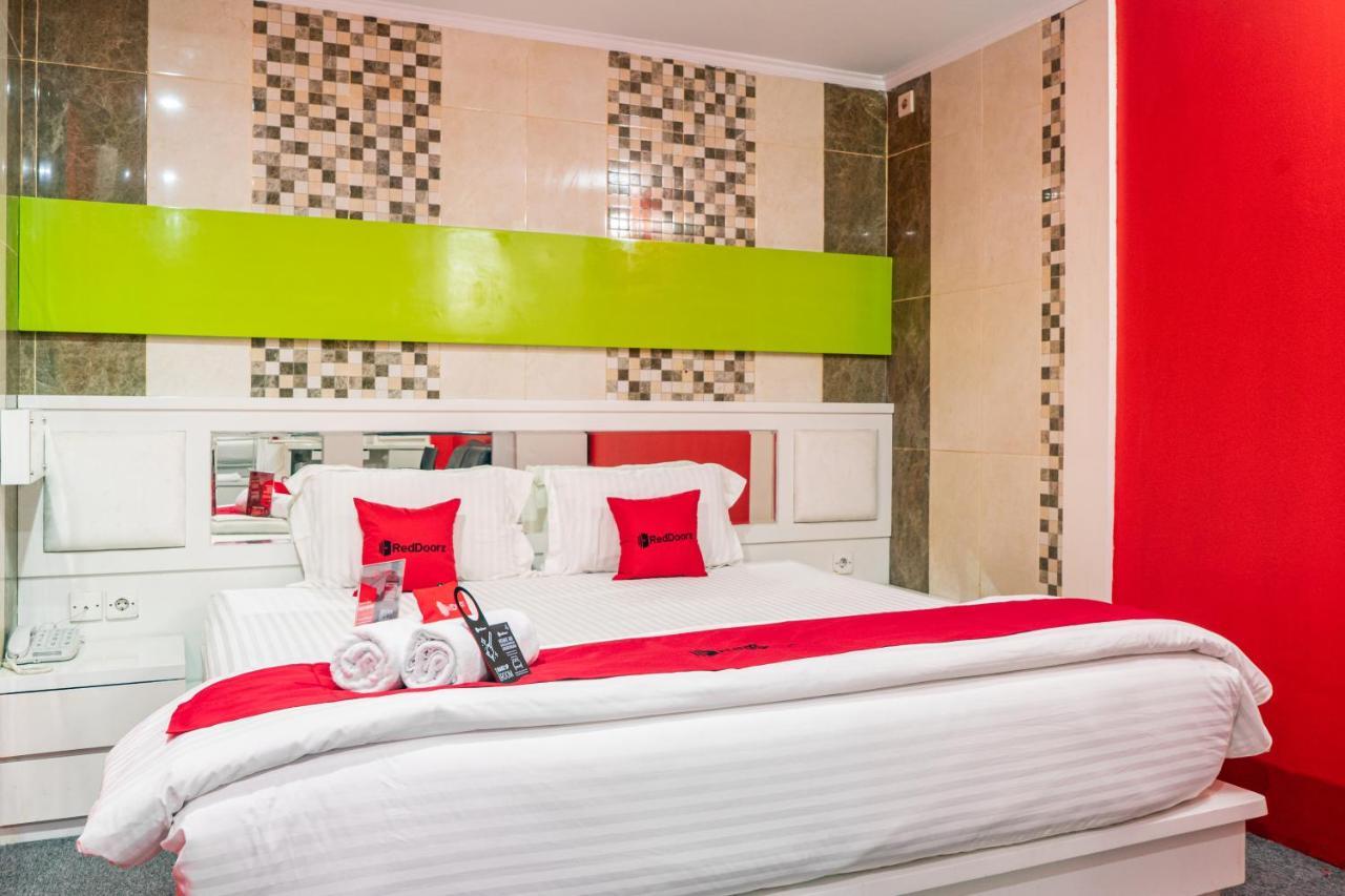 Reddoorz Plus Near Chadstone Mall Bekasi Eksteriør bilde